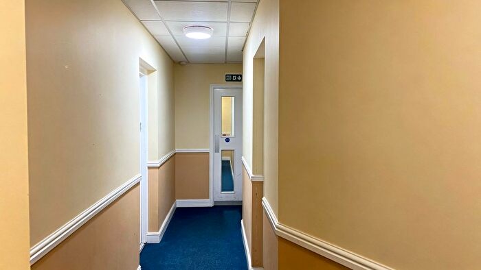 2 Bedroom Flat To Rent In Eastern Avenue, Ilford, IG2