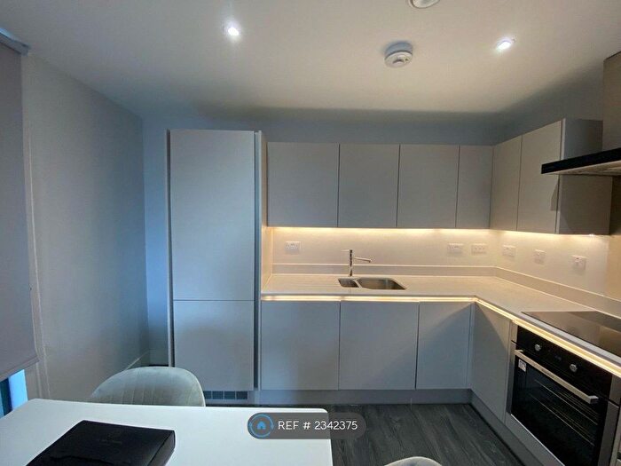 2 Bedroom Flat To Rent In Cheetham Hill Road, Manchester, M4