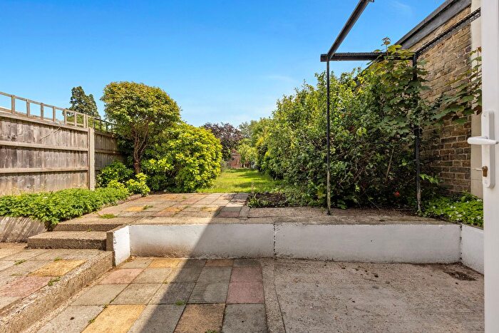 3 Bedroom End Of Terrace House For Sale In Oakley Road, Bromley, BR2