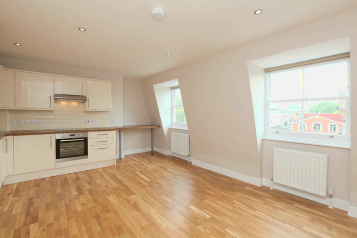 1 Bedroom Flat To Rent In Upper Street, Angel, N1