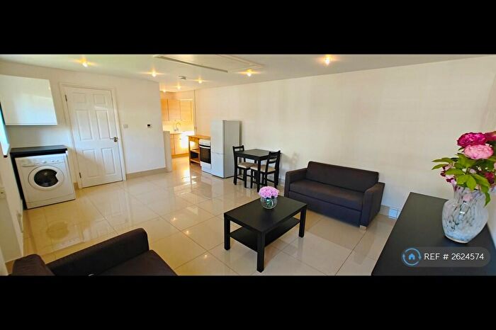 1 Bedroom Flat To Rent In Flower Lane, Mill Hill, NW7