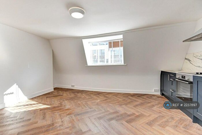 1 Bedroom Penthouse To Rent In Brighton And Hove, Brighton, BN1