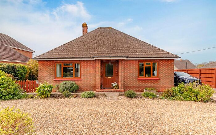 3 Bedroom Detached Bungalow For Sale In Detached Spacious Bungalow - Wyatts Lane, Cowes, PO31