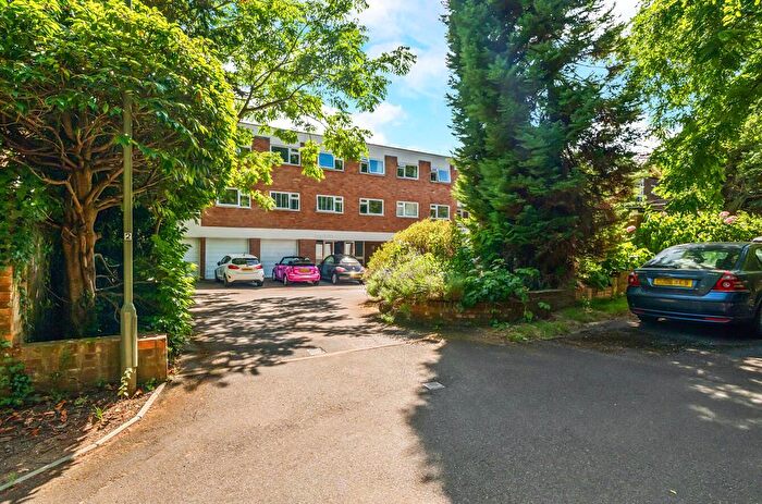 2 Bedroom Flat For Sale In Filmer Grove, Godalming, Surrey, GU7