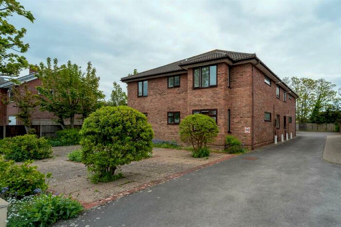 2 Bedroom Flat To Rent In St. Marys Road, Hayling Island, PO11