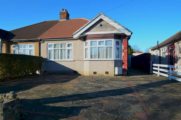 2 Bedroom Semi-Detached Bungalow To Rent In Dukes Avenue, Northolt, UB5