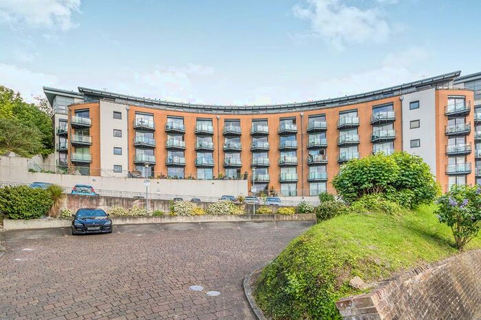 2 Bedroom Flat To Rent In The Eye, Barrier Road, Chatham, Kent, ME4