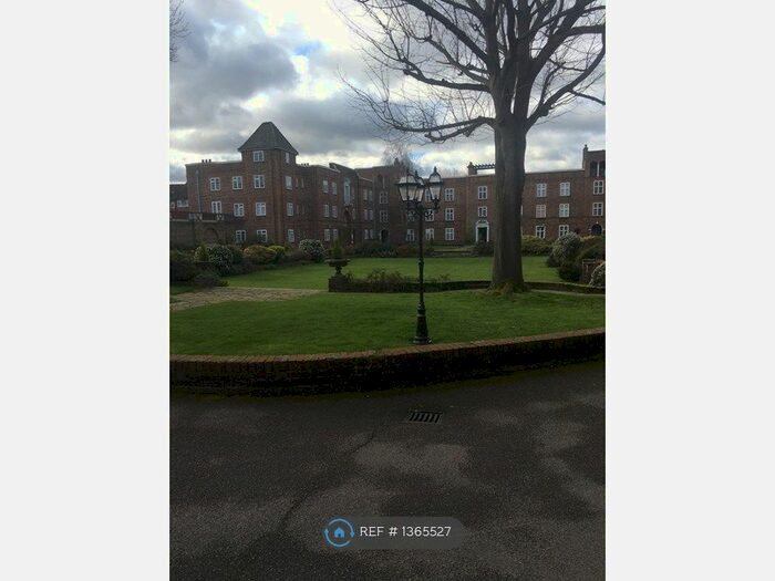 1 Bedroom Flat To Rent In St. Andrews Square, Surbiton, KT6