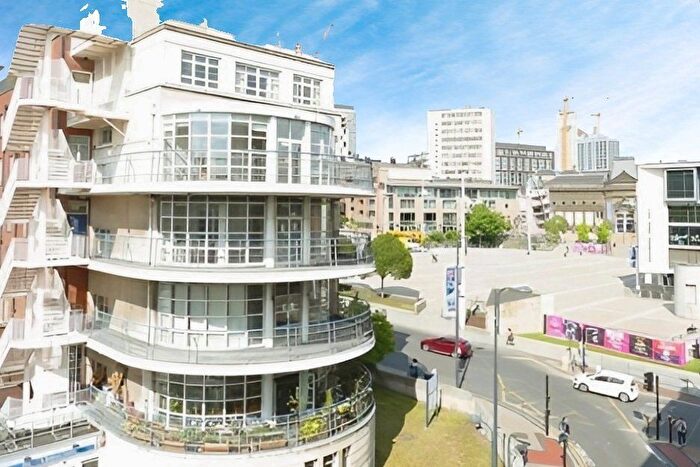 2 Bedroom Flat To Rent In Portland Place, Calverley Street, Leeds, Uk, LS1