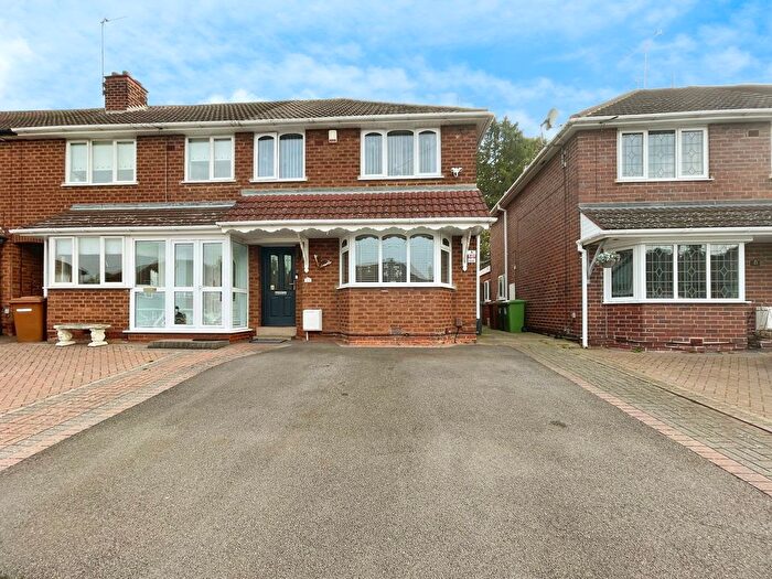 3 Bedroom Terraced House For Sale In Greenaway Close, Birmingham, B43