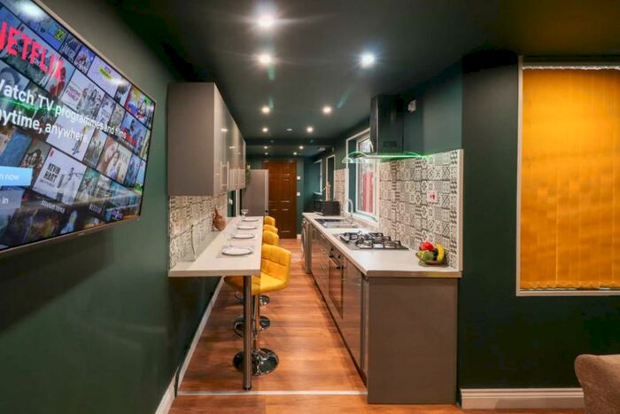 5 Bedroom Semi-Detached House To Rent In Bolingbroke Road, Coventry, CV3