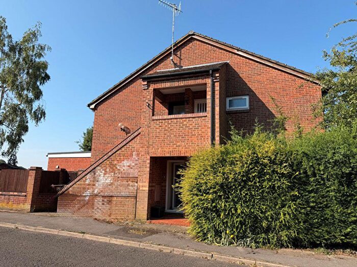 Studio To Rent In Hellyer Way, Bourne End, SL8