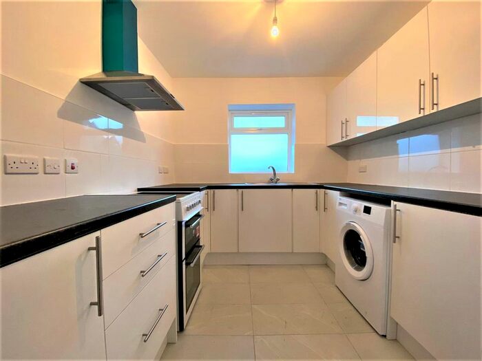 2 Bedroom Flat To Rent In Uxbridge Road, Hayes UB4