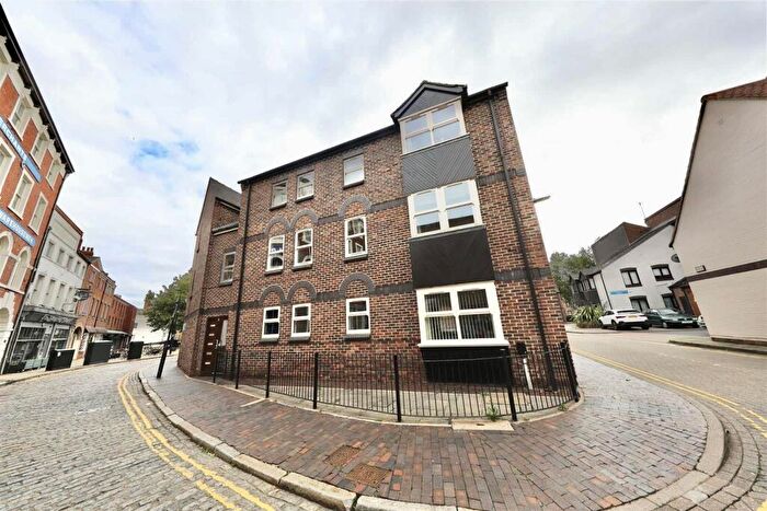 2 Bedroom Apartment For Sale In Fish Street, Hull, HU1