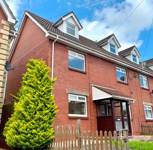 3 Bedroom Semi-Detached House To Rent In Lawrence Crescent, Caldicot, NP26