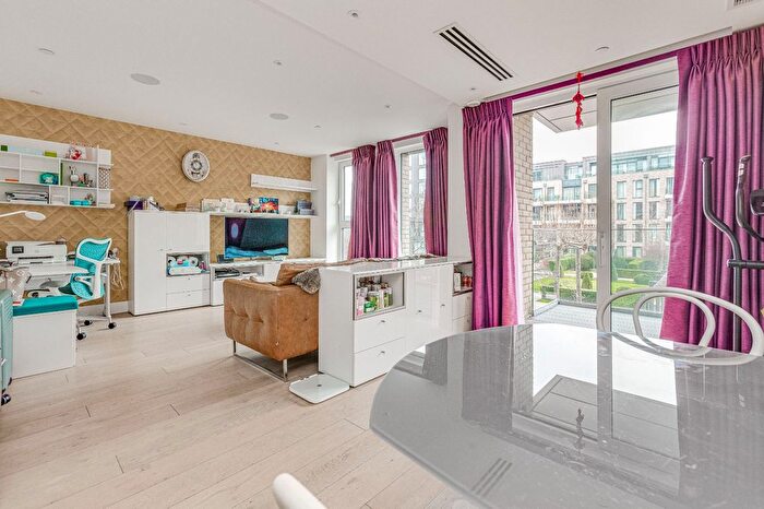 2 Bedroom Flat To Rent In Central Avenue, Sands End, SW6