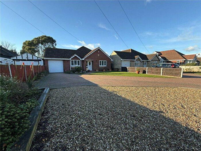 3 Bedroom Bungalow For Sale In Jaywick Lane, Clacton-on-Sea, Essex, CO15