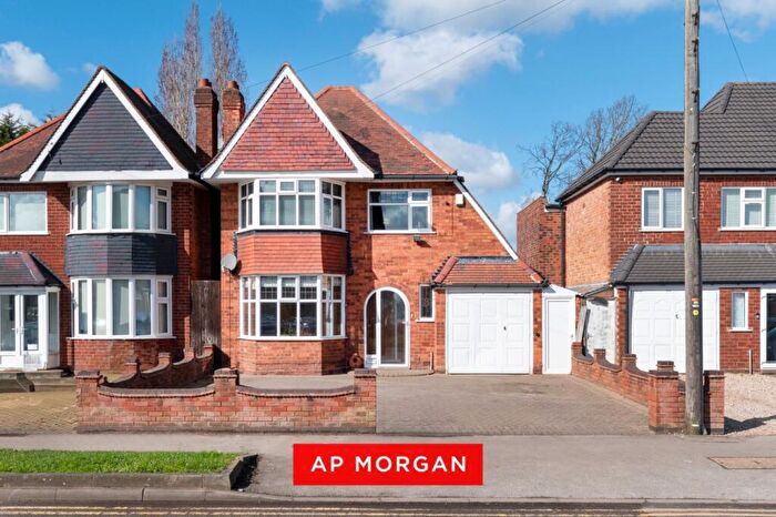 3 Bedroom Semi Detached House For Sale In Lyndon Road, Solihull, West Midlands, B92