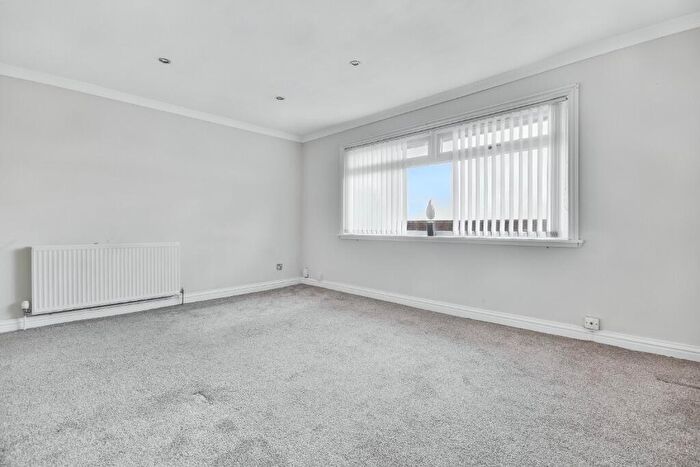 2 Bedroom Flat To Rent In Wren Road, Inverclyde, Greenock, PA16