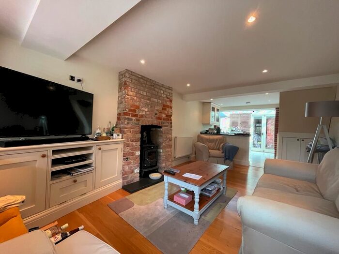 1 Bedroom Terraced House To Rent In Queen Street, Arundel, BN18