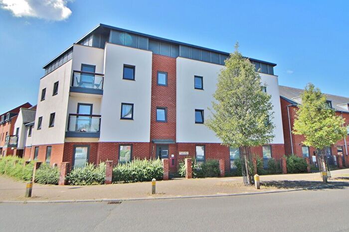 2 Bedroom Flat For Sale In Tamworth Road, Waterlooville, PO7