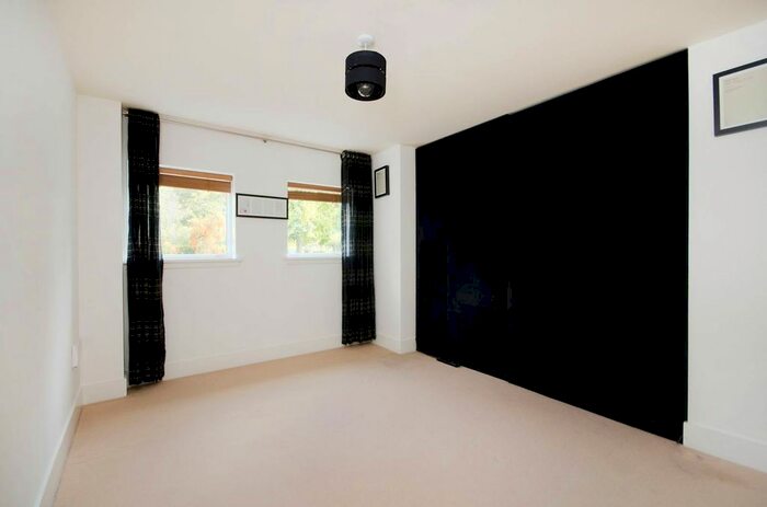 2 Bedroom Flat To Rent In The Downs, Wimbledon, London, SW20