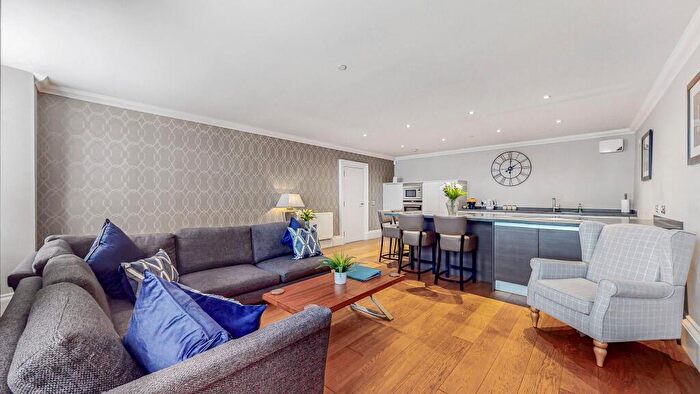 2 Bedroom Apartment To Rent In Clyde Apartment - West George Street, City Centre, Glasgow, G2