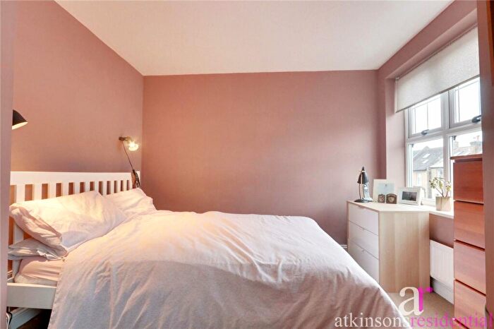 3 Bedroom Terraced House For Sale In Vicars Moor Lane, London, N21