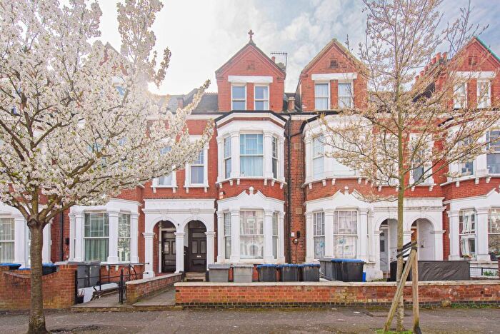 Studio To Rent In Kilburn, Kilburn, London, NW6