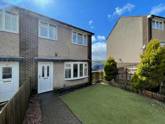 3 Bedroom Town House To Rent In Wimbourne Drive, Keighley, West Yorkshire, BD21