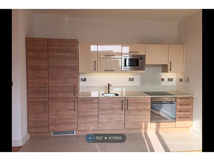 1 Bedroom Flat To Rent In Wandsworth Road, London, SW8