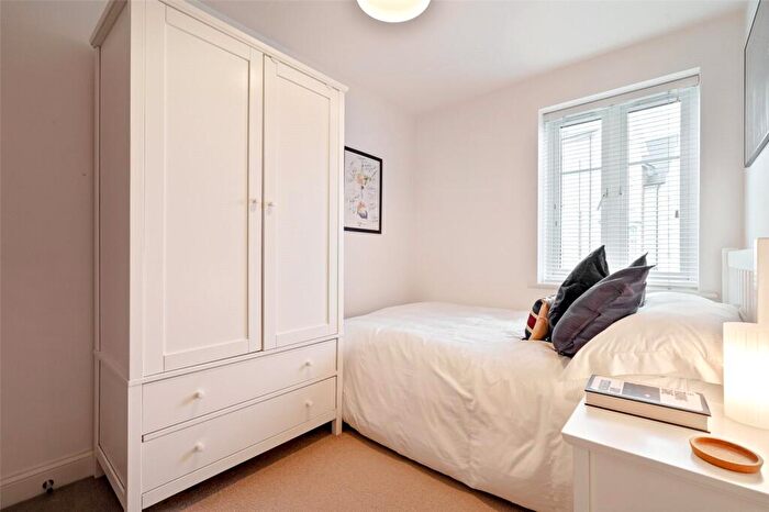 2 Bedroom Apartment For Sale In Whitlock Avenue, Wokingham, Berkshire, RG40