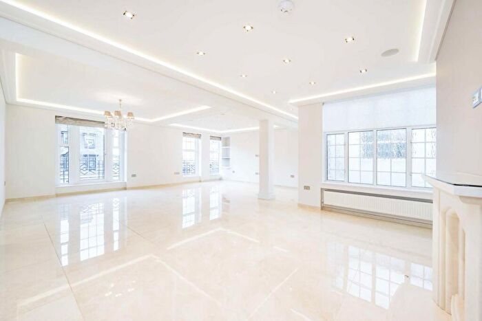 4 Bedroom Flat To Rent In Berkeley Court, Marylebone, NW1