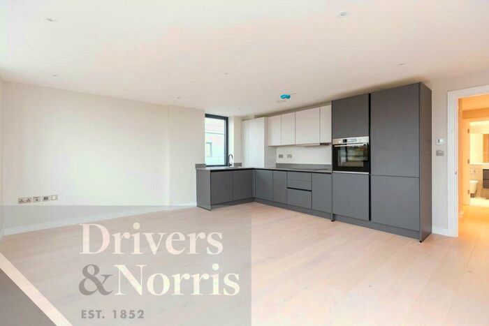 2 Bedroom Apartment To Rent In Tottenham Lane, Crouch End, London, N8