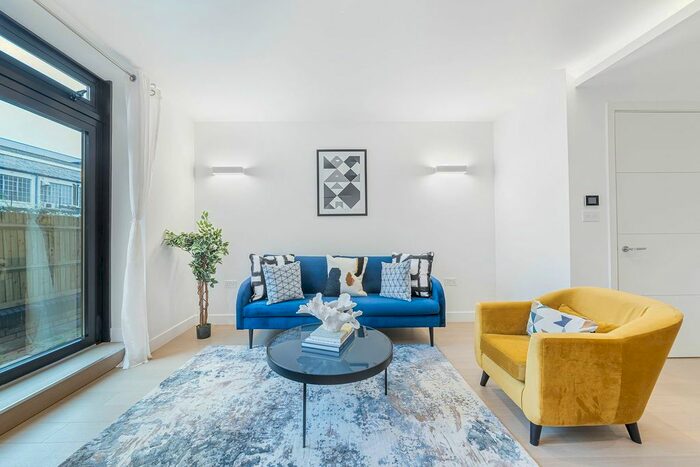 Studio To Rent In Shield Drive, London, TW8