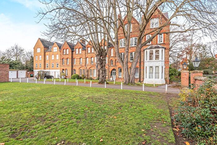 2 Bedroom Flat To Rent In Camperdown House, Alma Road, Windsor, SL4