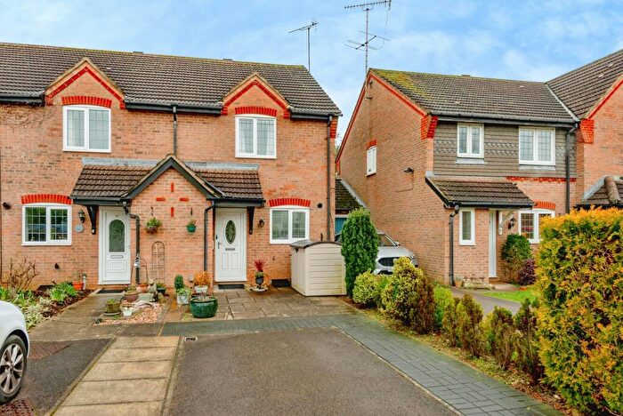 2 Bedroom End Of Terrace House For Sale In Benjamin Road, Crawley, RH10