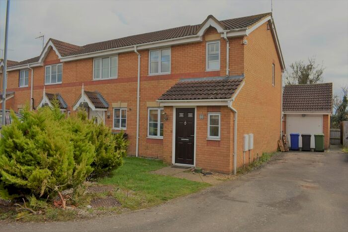 3 Bedroom End Of Terrace House To Rent In Moors Close, Deanshanger, MK19