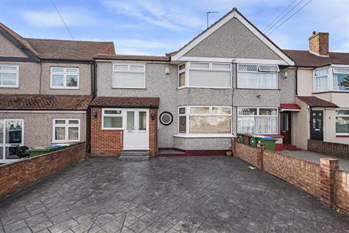 4 Bedroom End Of Terrace House For Sale In Sherwood Park Avenue, Sidcup, DA15