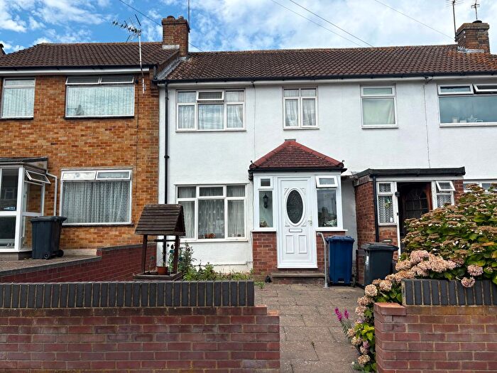 3 Bedroom Terraced House For Sale In Beechwood Avenue, Greenford, UB6