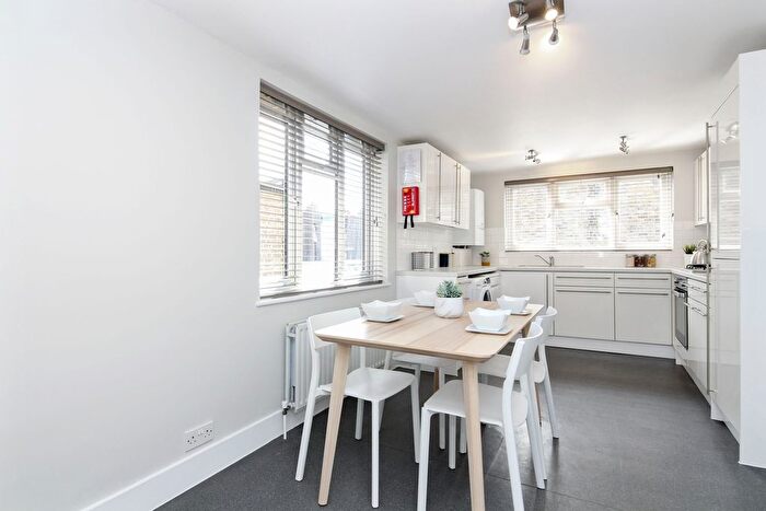 3 Bedroom Flat To Rent In Hugon Road, London, SW6