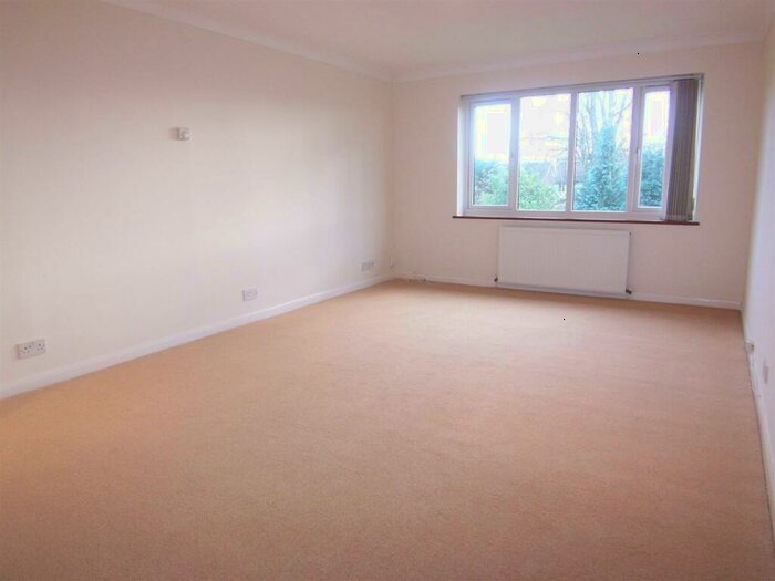 2 Bedroom Apartment To Rent In Princes Court, Dukes Avenue, New Malden, KT3