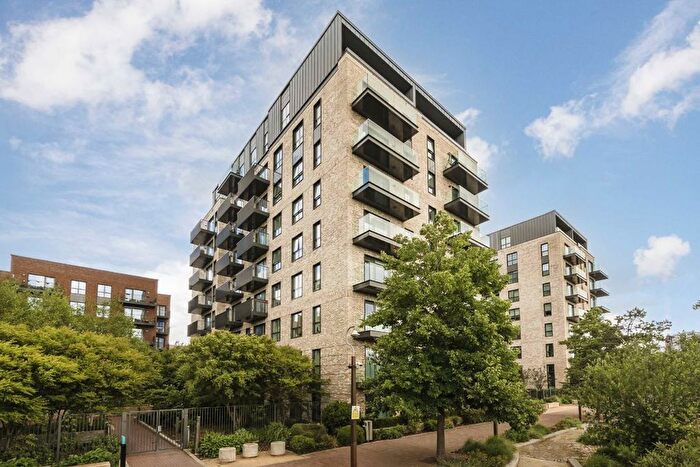 2 Bedroom Flat For Sale In Greenleaf Walk, Southhall, UB1
