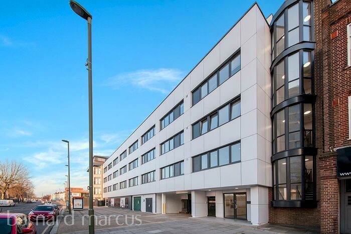 1 Bedroom Apartment To Rent In - High Road, Whetstone, London, N20