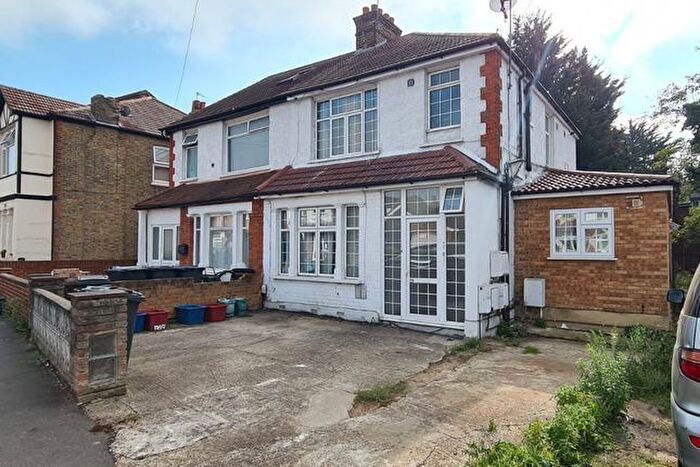 1 Bedroom Flat To Rent In Sunnycroft Road, Hounslow, TW3