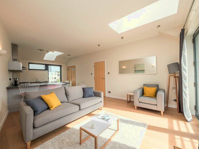 2 Bedroom Flat To Rent In Calton Road, Edinburgh, EH8