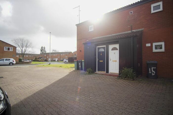 2 Bedroom Flat To Rent In -Bed Flat To Let On Threefields, Ingol, Preston, PR2