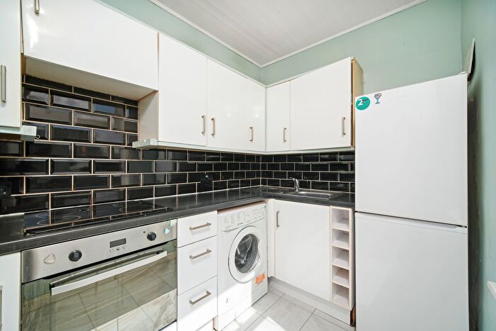 2 Bedroom Flat For Sale In Colinton Mains Road, Colinton Mains, Edinburgh, EH13