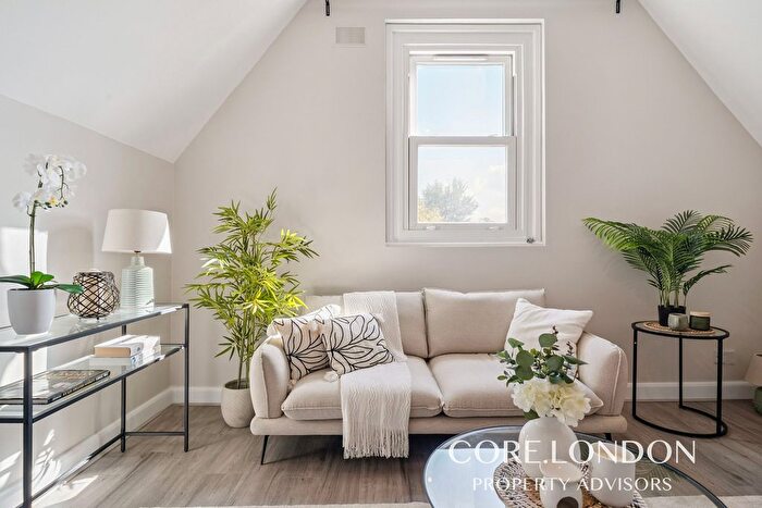 1 Bedroom Flat For Sale In Grange Park, London, W5