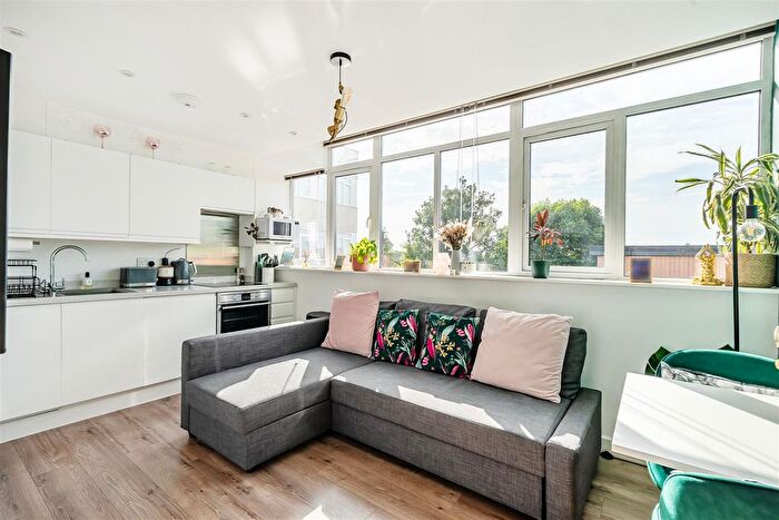 1 Bedroom Flat To Rent In Jukes House, Epsom, KT17